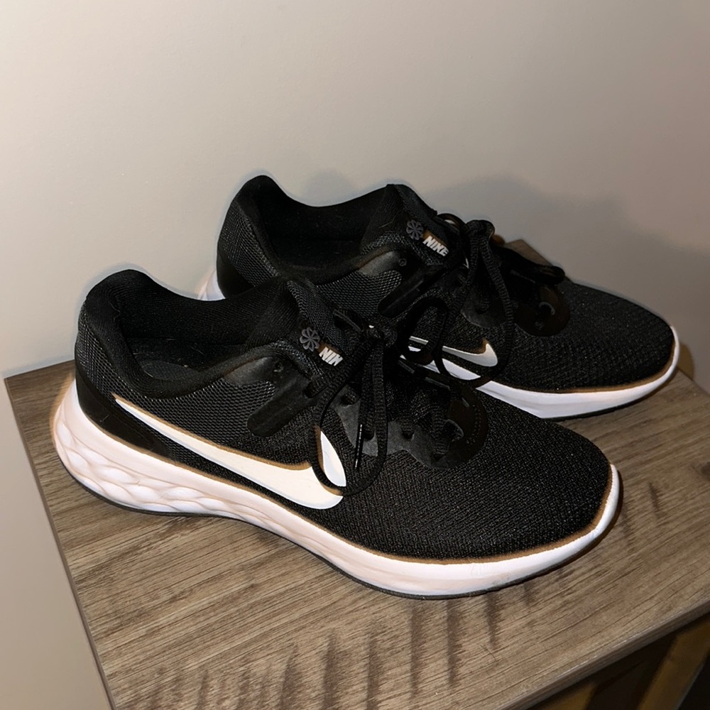 Blk Nikes